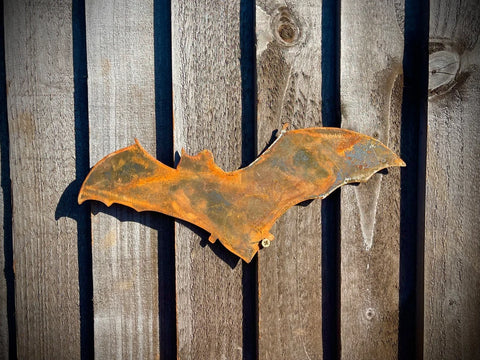 Exterior Rusty Rustic Metal Flying Bat Bats Garden Art Wall Art Fence Topper Gate Yard Sculpture Gift Present
