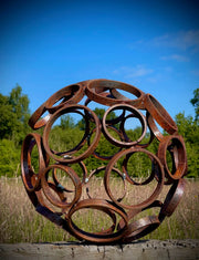 Exterior Rustic Garden Circle Sphere Ball Modern Art Rusty Metal Garden Stake Yard Art Lawn Centre Piece Flower Bed Sculpture Gift Idea