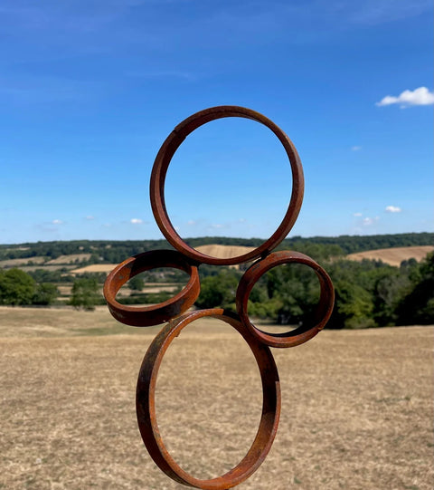 Exterior Rustic Garden Abstract Quad Rings Hoops Circles Modern Art Rusty Metal Garden Stake Yard Art Centre Piece Flower Bed Sculpture