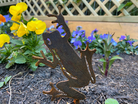 Small Exterior Rustic Metal Little Frog Leaping Garden Stake Yard Art  Pond Water Flower Bed Sculpture  Gift   Present