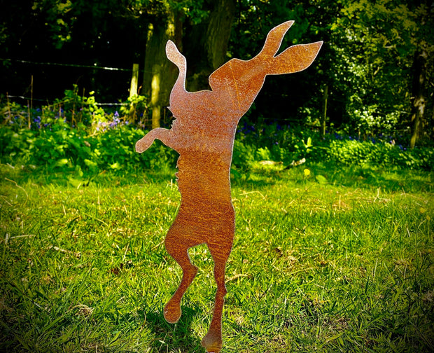 Exterior Rustic Metal Boxing Hare Garden Stake Yard Art  / Flower Bed Sculpture  Gift   Present