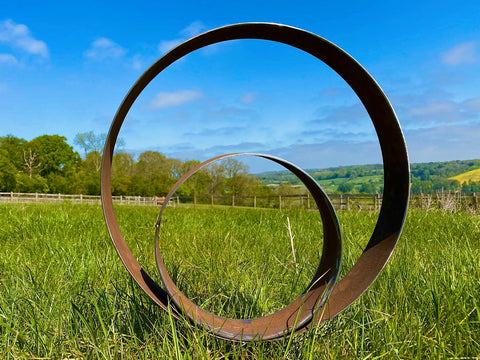 Exterior Rustic Metal Hoop Ring Circular Garden Stake Yard Art  / Flower Bed / Centre Piece Sculpture Modern Steel Ornament  Gift