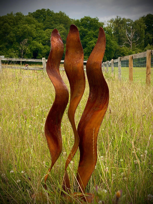 Large Reed Sculpture – Rustic Garden Art
