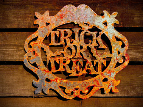 Exterior Rustic Trick or Treat Sign Halloween Decoration Present Garden Wall House Art Shed Sign Hanging Metal Rustic Art  Gift