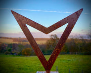 Exterior Rustic Arrow Direction Triangular Modern Art Rusty Metal Garden Stake Yard Art  Centre Piece Flower Bed Sculpture  Idea