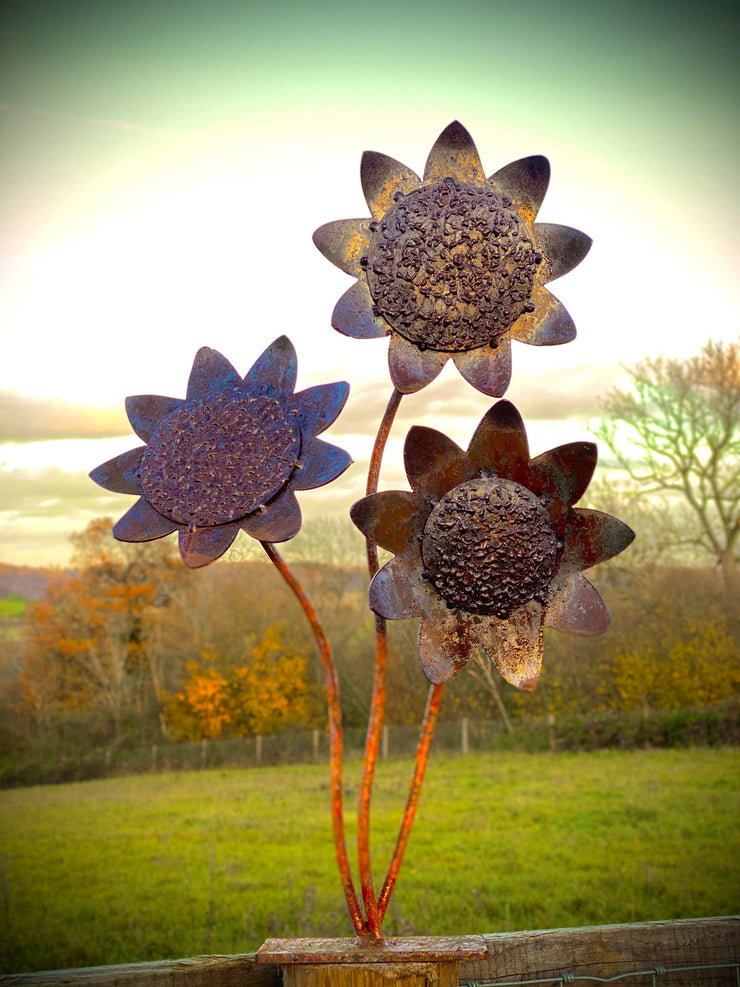 Exterior Rustic Bunch Of Sunflowers Flowers Rusty Metal Garden Stake Yard Art  Centre Piece Flower Bed Sculpture  Idea  Gift