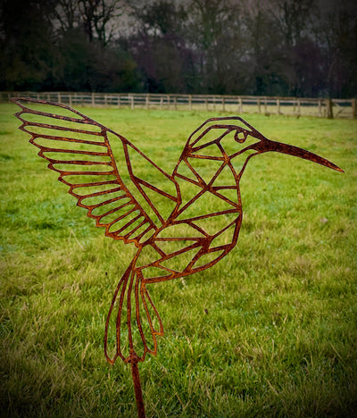 Exterior Rustic Rusty Metal Hummingbird Geometric Style Modern Art Garden Stake Fence Topper Yard Art Gate Post  Sculpture  Gift